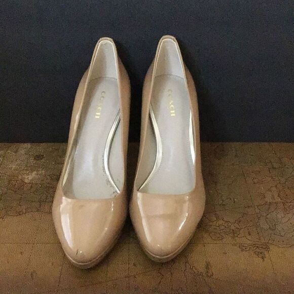 Coach Shoes - Great tannish cream colored Coach pumps